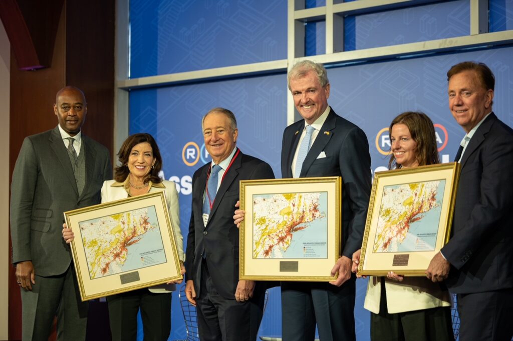 Ray McGuire, Chairman, RPA, Kathy Hochul, Governor of New York, Howard Milstein, Chairman of the RPA’s Committee on Critical Infrastructure, Phil Murphy, Governor of New Jersey, Kate Slevin, Executive VP, RPA, and Ned Lamont, Governor of Connecticut. 
